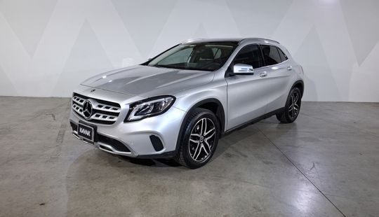 Mercedes Benz • Clase GLA