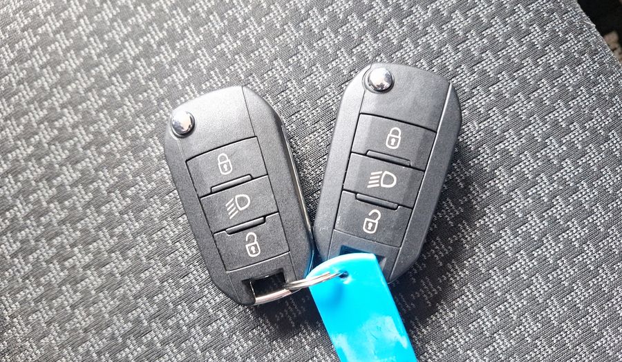 Peugeot 308 1.2 PURETECH 130 HP ACTIVE Hatchback 2021