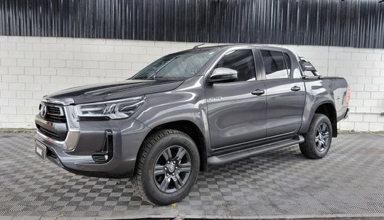 Toyota • Hilux