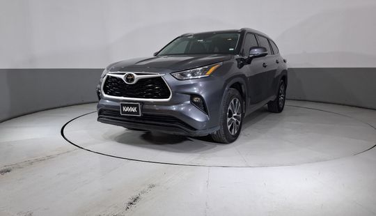 Toyota • Highlander