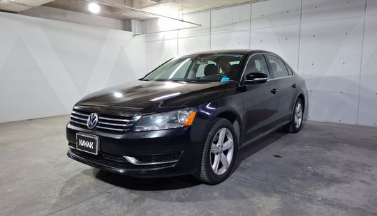 Volkswagen • Passat