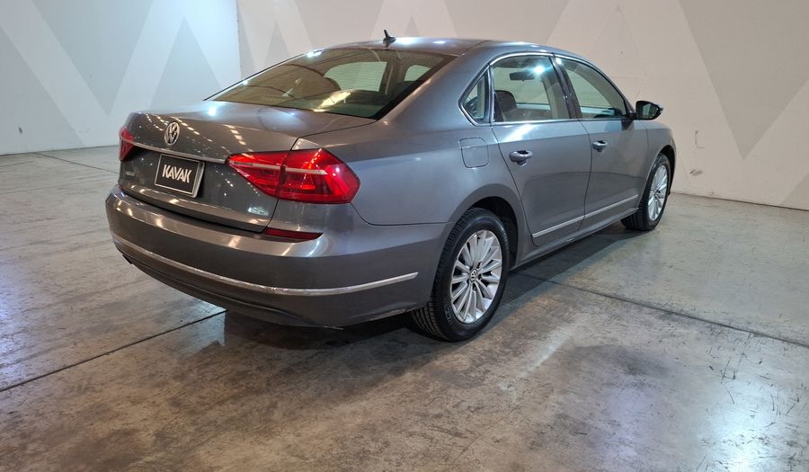 Volkswagen Passat 2.5 COMFORTLINE Sedan 2016