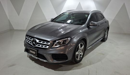 Mercedes Benz • Clase GLA