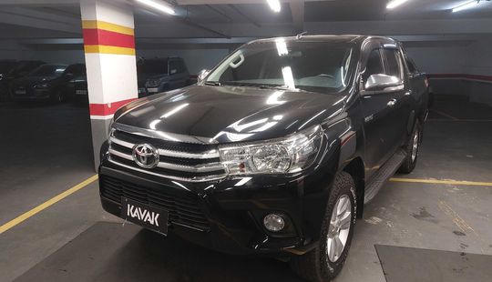 Toyota • Hilux