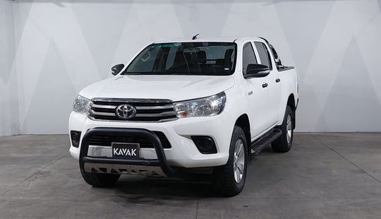Toyota • Hilux