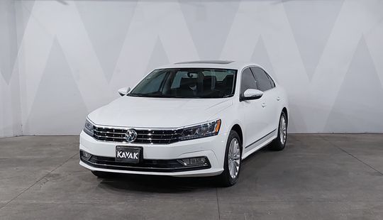 Volkswagen • Passat