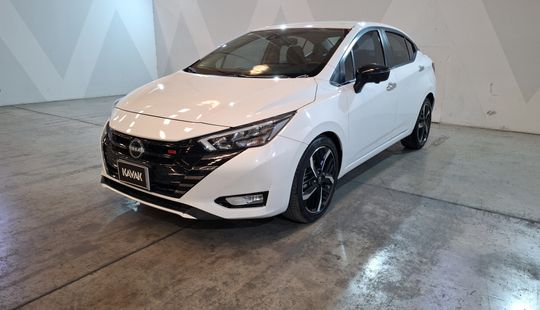 Nissan • Versa