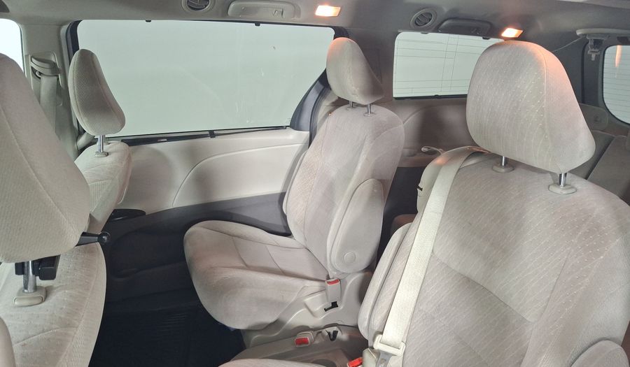 Toyota Sienna 3.5 XLE AUTO Minivan 2019