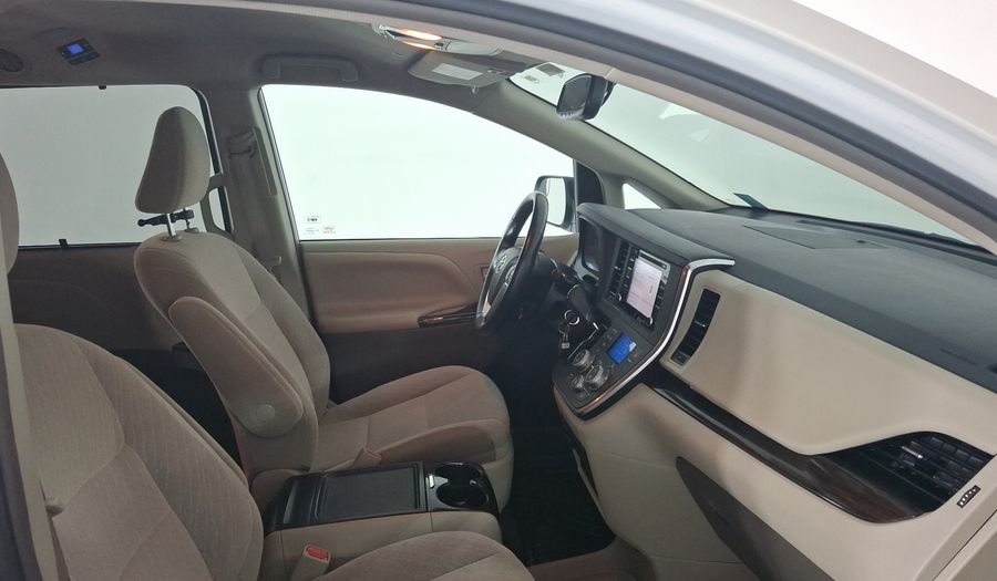 Toyota Sienna 3.5 XLE AUTO Minivan 2019
