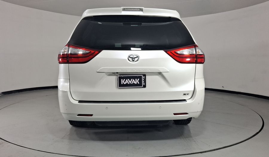 Toyota Sienna 3.5 XLE AUTO Minivan 2019