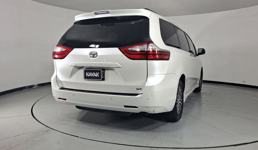 Toyota Sienna 3.5 XLE AUTO Minivan 2019