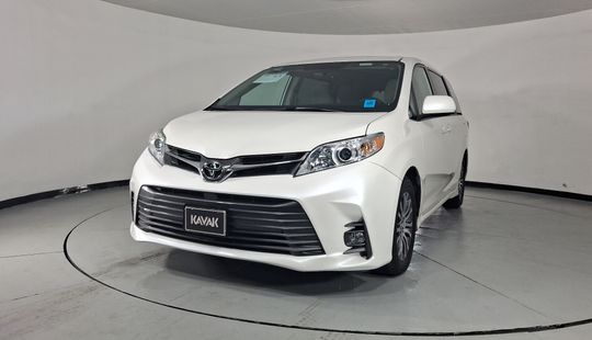 Toyota • Sienna