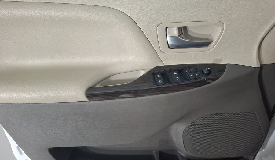 Toyota Sienna 3.5 XLE AUTO Minivan 2019