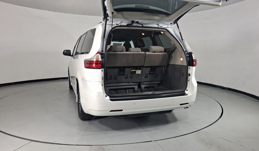 Toyota Sienna 3.5 XLE AUTO Minivan 2019