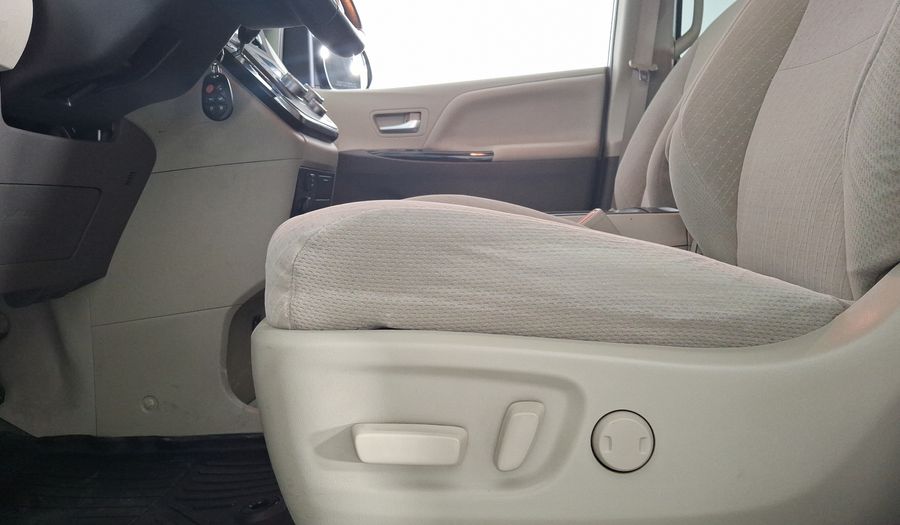Toyota Sienna 3.5 XLE AUTO Minivan 2019