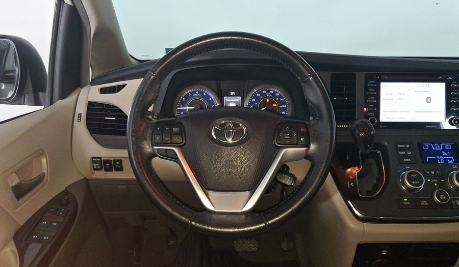 Toyota Sienna 3.5 XLE AUTO Minivan 2019