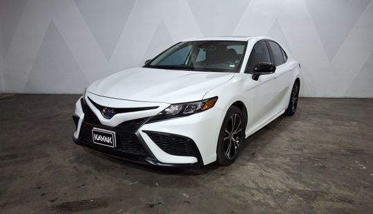 Toyota • Camry