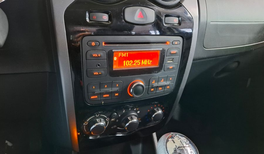 Renault Sandero 1.6 16V PH2 LUXE Hatchback 2011