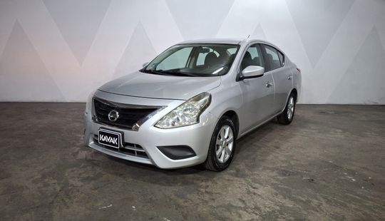 Nissan • Versa