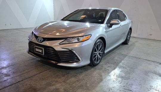 Toyota • Camry