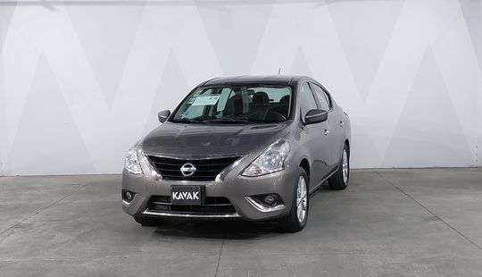 Nissan • Versa