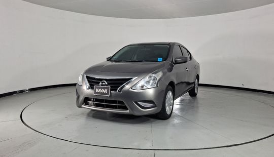 Nissan • Versa