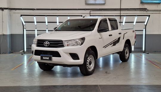 Toyota • Hilux