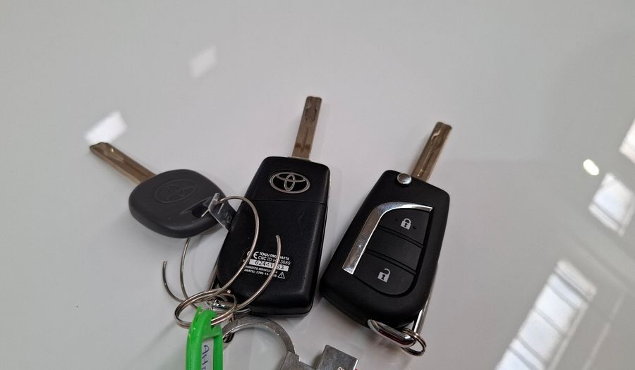 Toyota Hilux 2.4 TDI DX C/D AUTO Pickup 2025