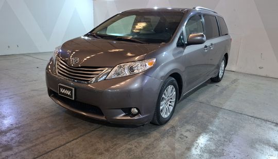 Toyota • Sienna