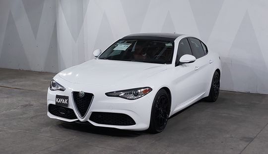 Alfa Romeo • Giulia