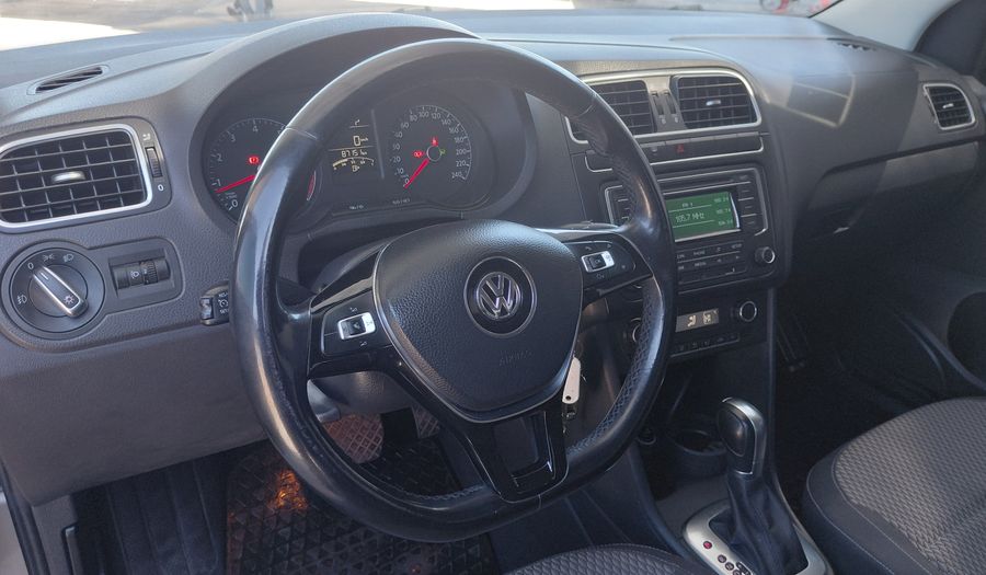 Volkswagen Polo 1.6 COMFORTLINE TIPTRONIC Sedan 2016
