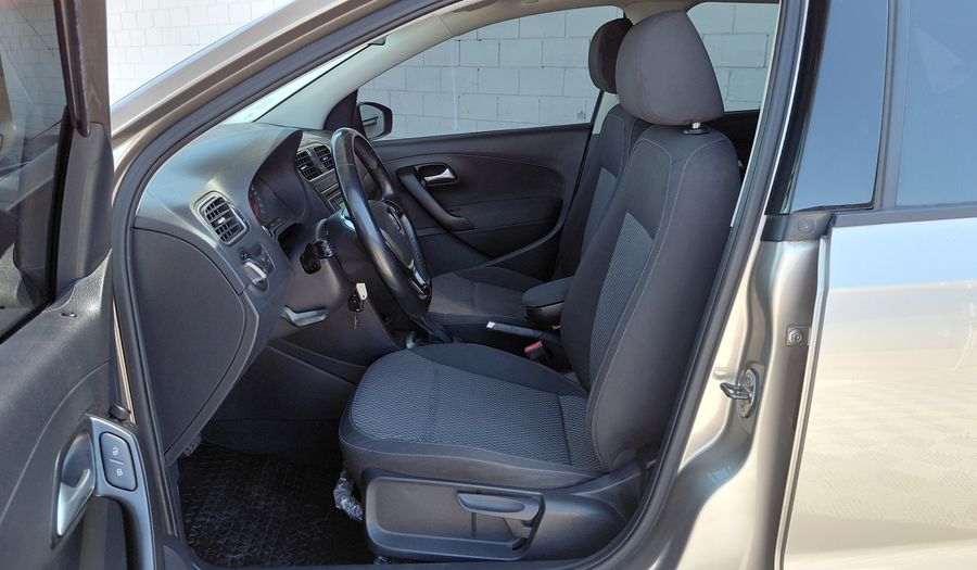 Volkswagen Polo 1.6 COMFORTLINE TIPTRONIC Sedan 2016