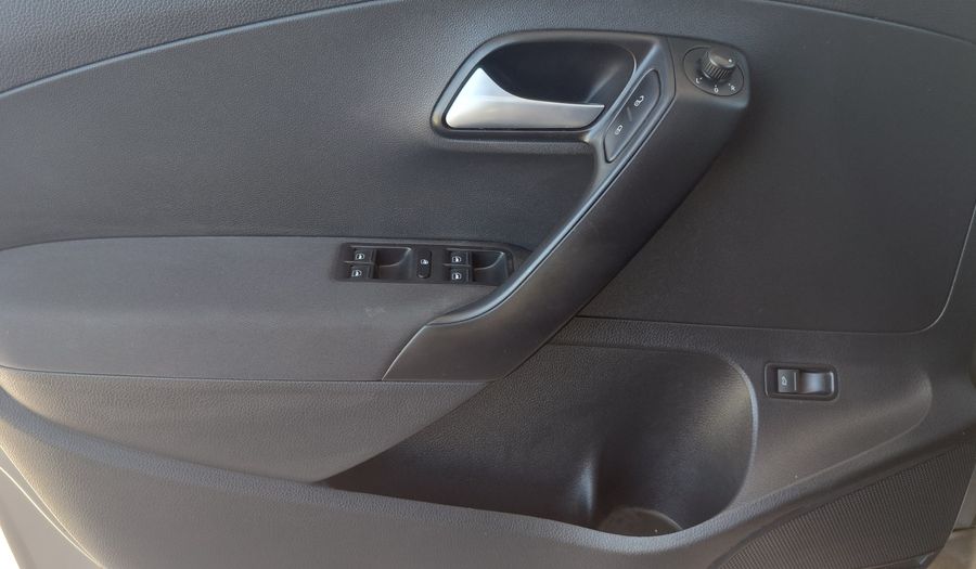 Volkswagen Polo 1.6 COMFORTLINE TIPTRONIC Sedan 2016