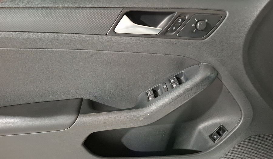 Volkswagen Jetta 2.5 STYLE ACTIVE TIPTRONIC Sedan 2014