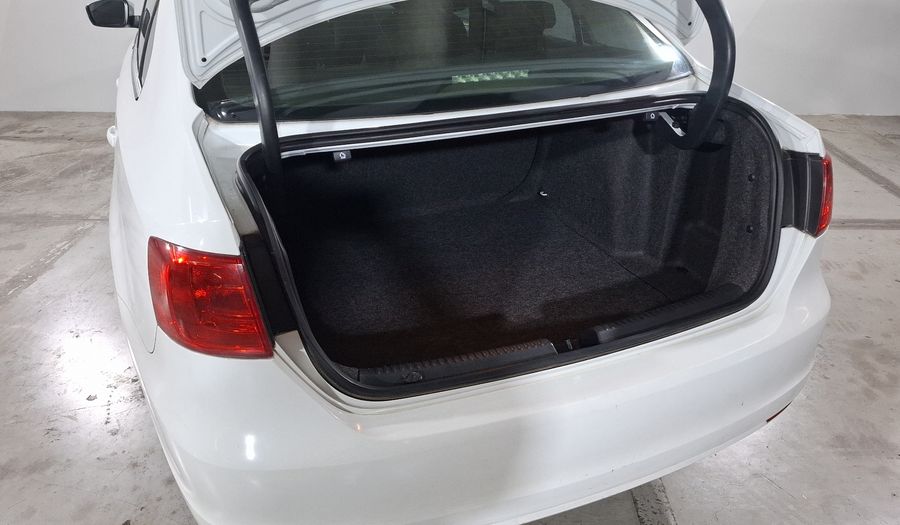 Volkswagen Jetta 2.5 STYLE ACTIVE TIPTRONIC Sedan 2014