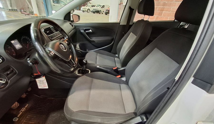 Volkswagen Polo 1.6 HIGHLINE Hatchback 2017