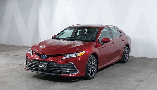 Toyota • Camry