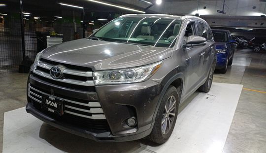 Toyota • Highlander