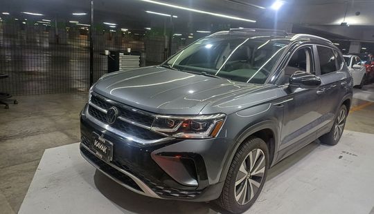 Volkswagen • Taos