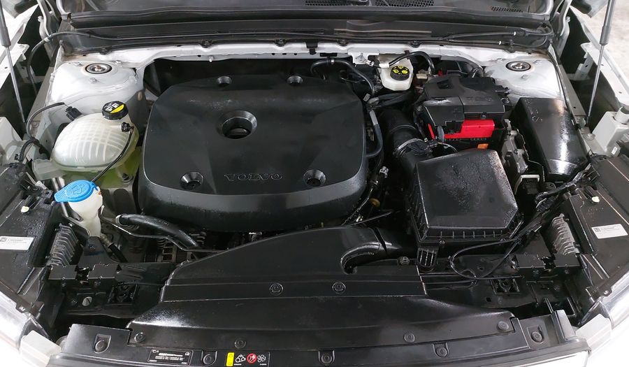 Volvo Xc40 2.0 T4 MOMENTUM AUTO Suv 2021