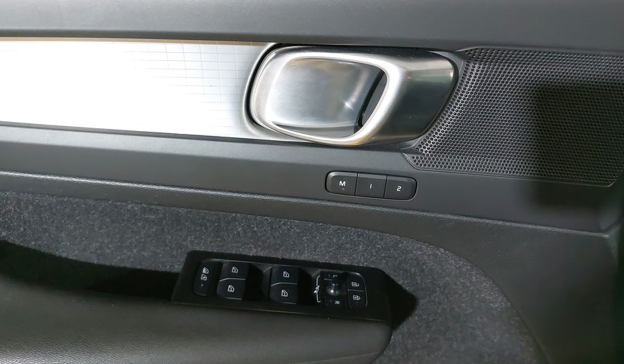 Volvo Xc40 2.0 T4 MOMENTUM AUTO Suv 2021