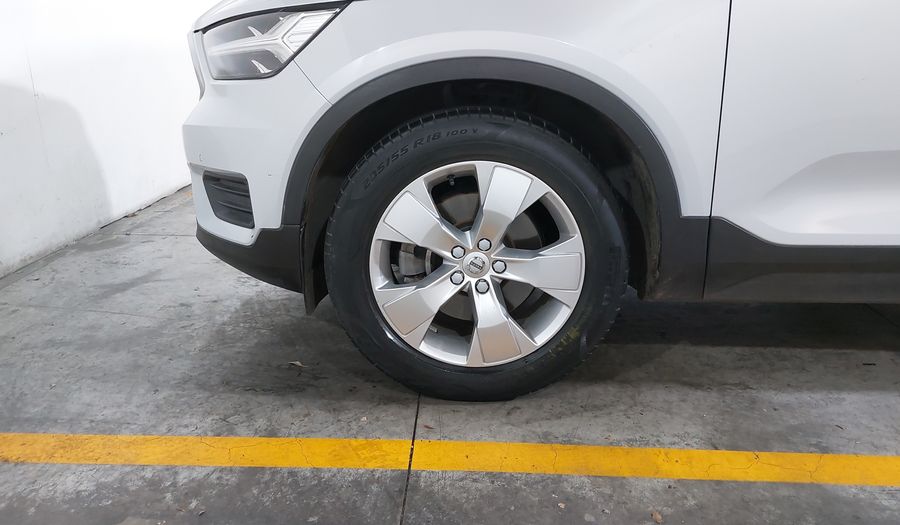 Volvo Xc40 2.0 T4 MOMENTUM AUTO Suv 2021