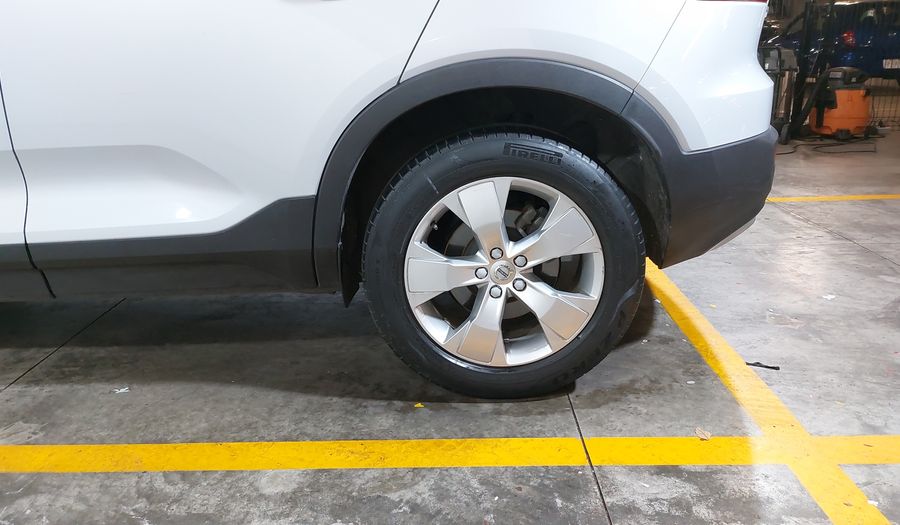 Volvo Xc40 2.0 T4 MOMENTUM AUTO Suv 2021