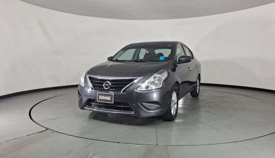 Nissan • Versa