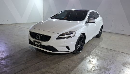 Volvo • V40