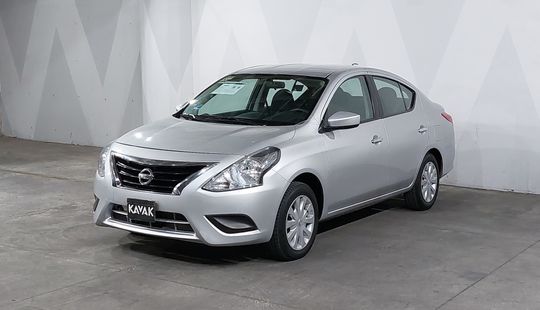 Nissan • Versa