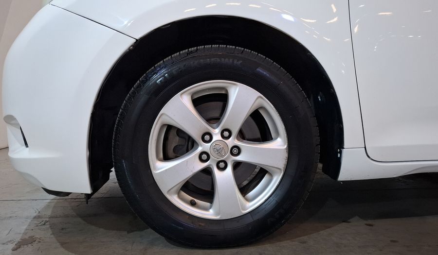 Toyota Sienna 3.5 LE AT Minivan 2011