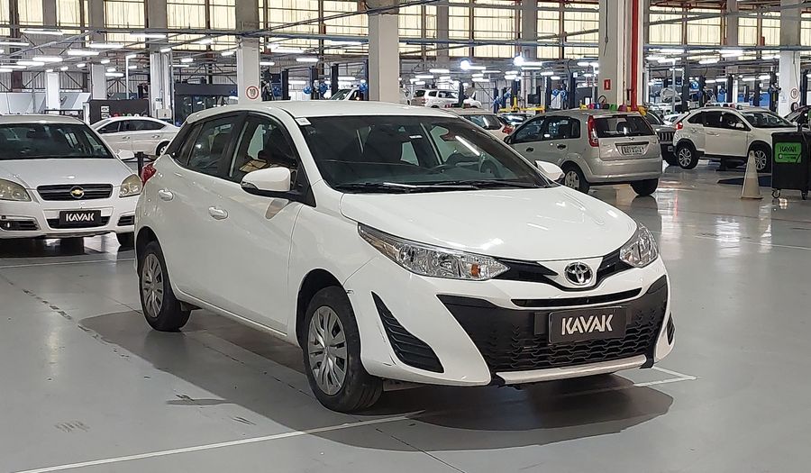 Toyota Yaris XL LIVE Hatchback 2022