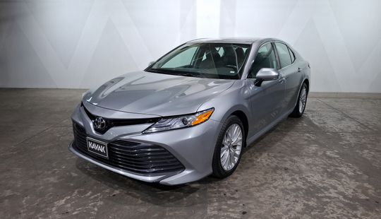 Toyota • Camry