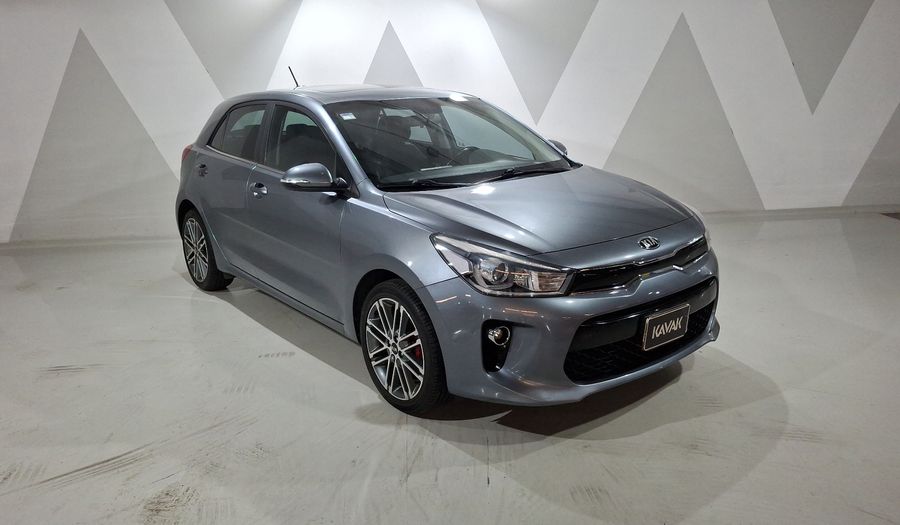 Autos Kia Rio 1.6 EX PACK AUTO Hatchback 2018 usados | KAVAK México